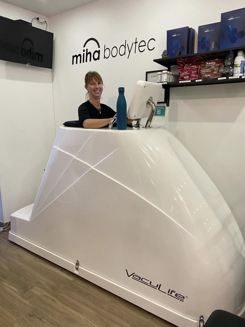 Le Vacufit dans le studio, sous l'enseigne